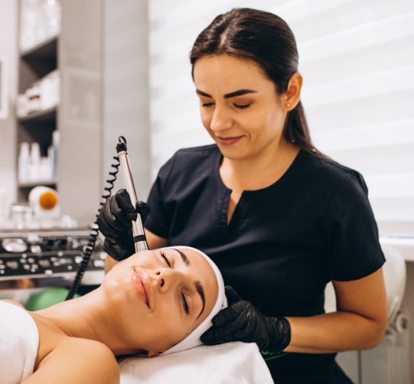 Beautician Courses Training Academy in Haryana Beautician Courses Training Academy in Haryana